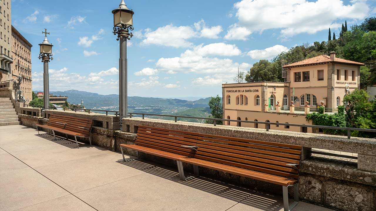 Bancos LEMAN en el Monasterio de Montserrat