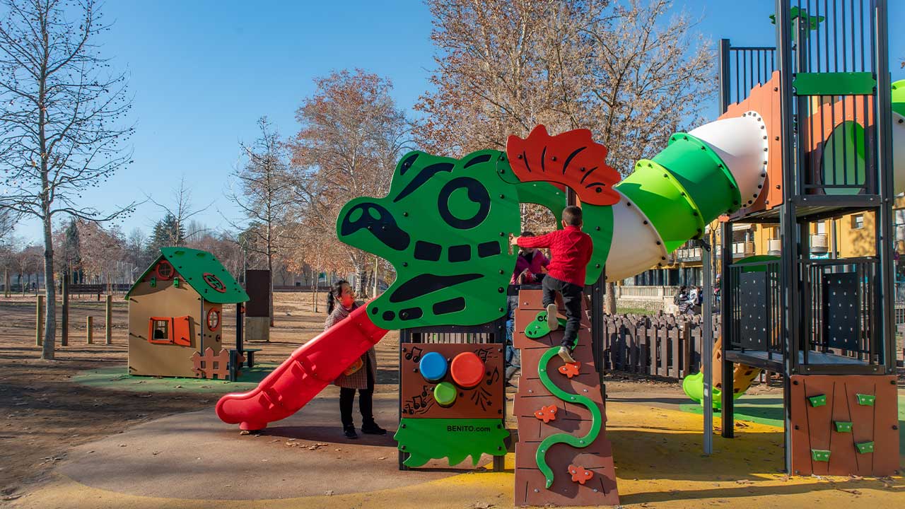 Parque infantil temático El Serpent, hecho a medida, en Manlleu